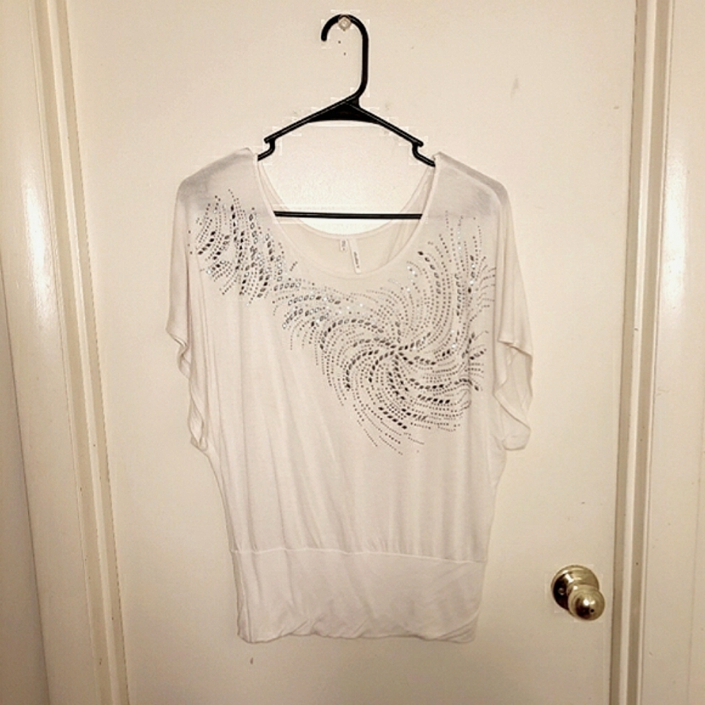 Studio Y beauties  shirt size small